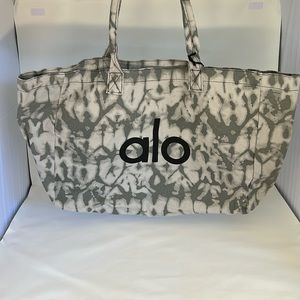 🔥NWT Alo Yoga Gym Bag/Large
Shopper Tote Grey Tiedye🔥